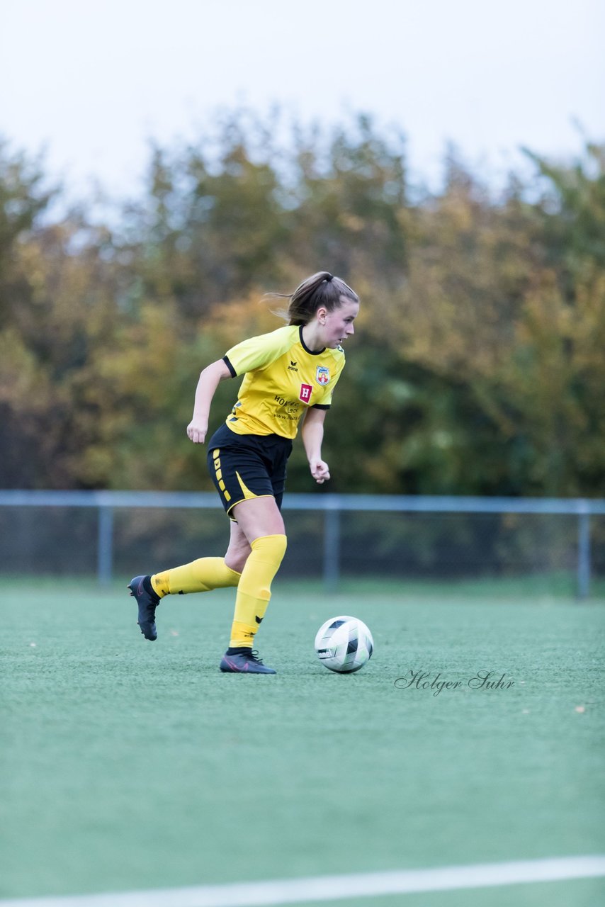 Bild 332 - F SSC Hagen Ahrensburg - SV Frisia 03 Risum-Lindholm : Ergebnis: 2:0